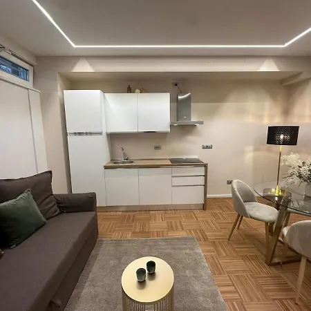 Morea 18 Elegant Independent شقة باري